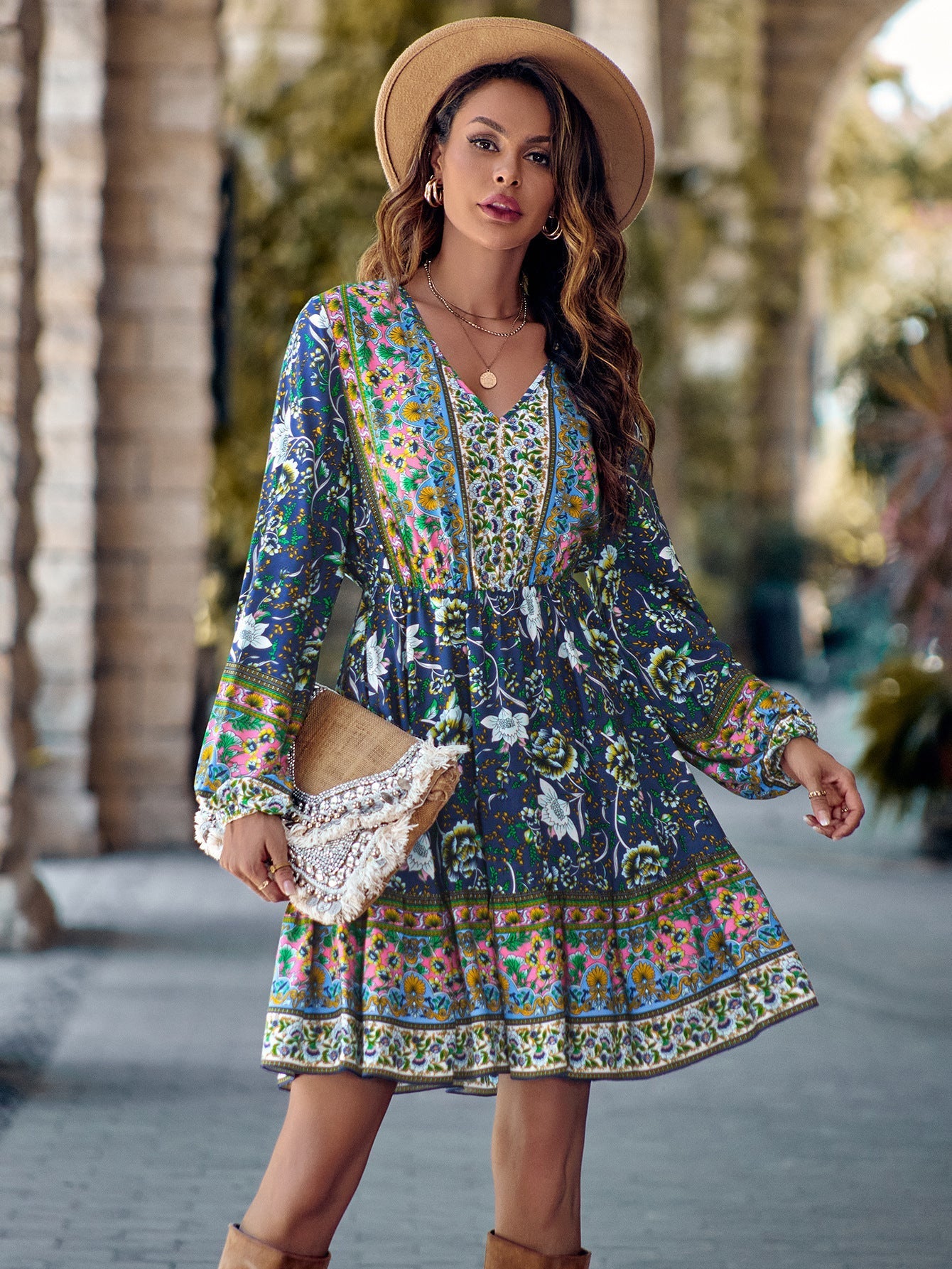 Langärmliges bedrucktes Kleid