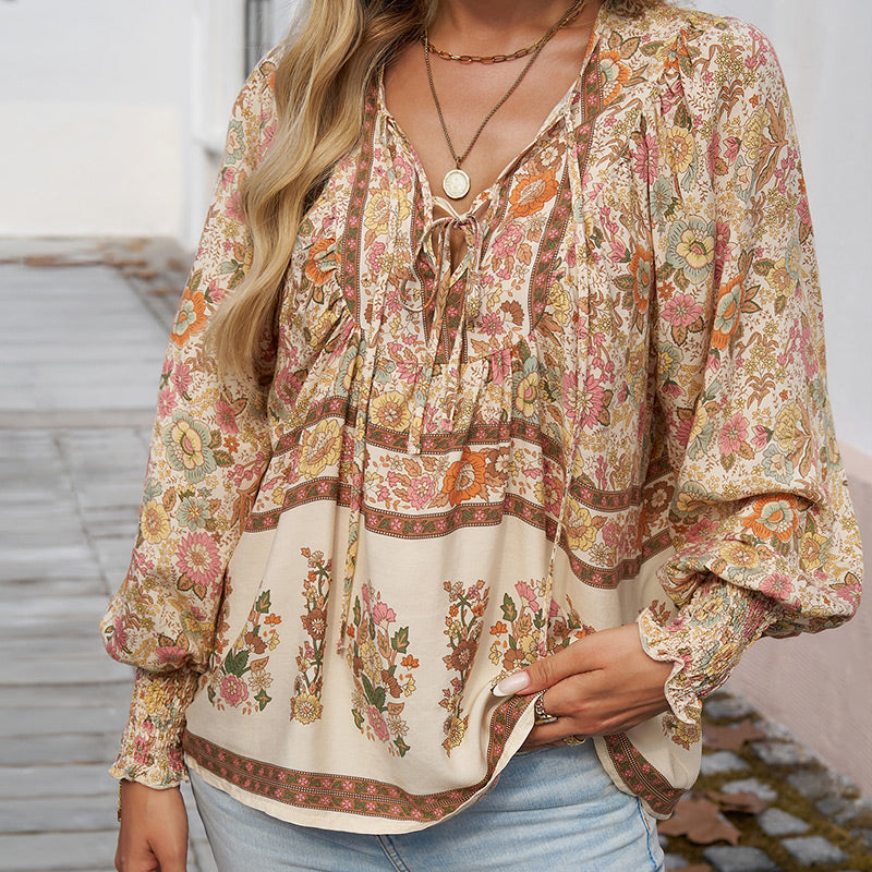 Leyla bedrucktes Langarmshirt mit V-Ausschnitt