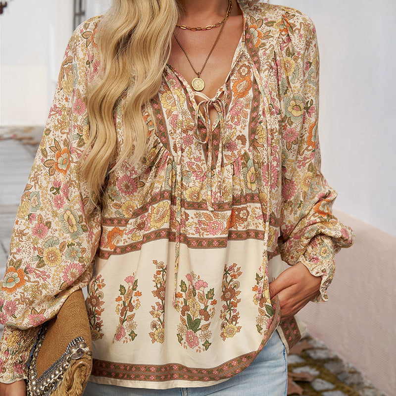 Leyla bedrucktes Langarmshirt mit V-Ausschnitt