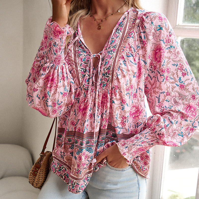 Leyla bedrucktes Langarmshirt mit V-Ausschnitt