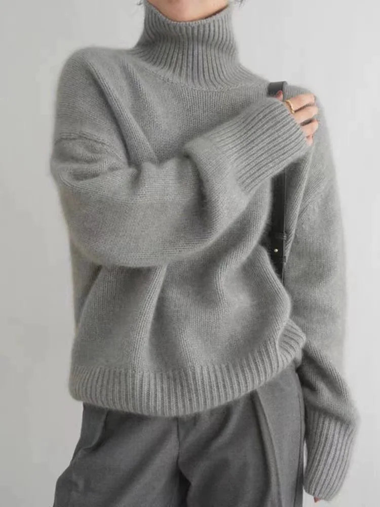 GESTRICKTER ROLLKRAGENPULLOVER