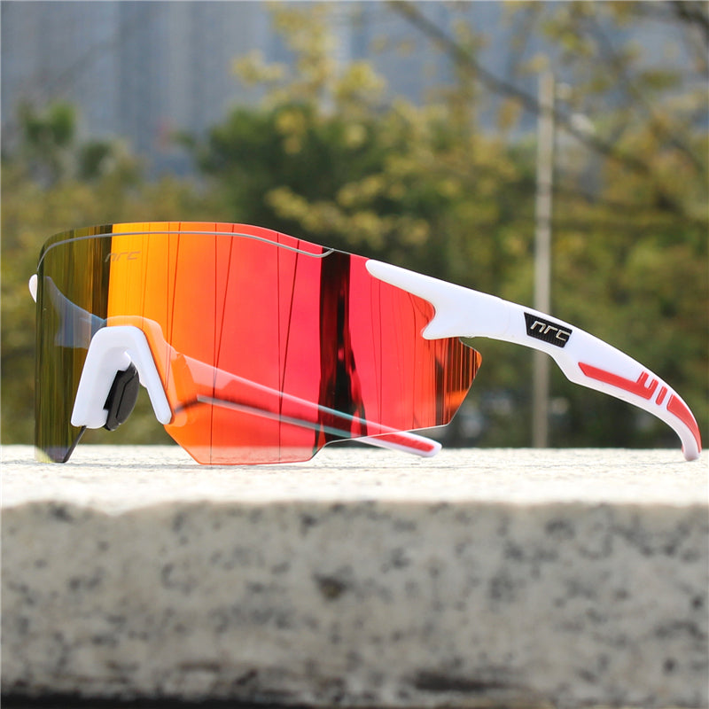 FlashLens Sonnenbrille Mit Einem Schild Und Spiegelglas
