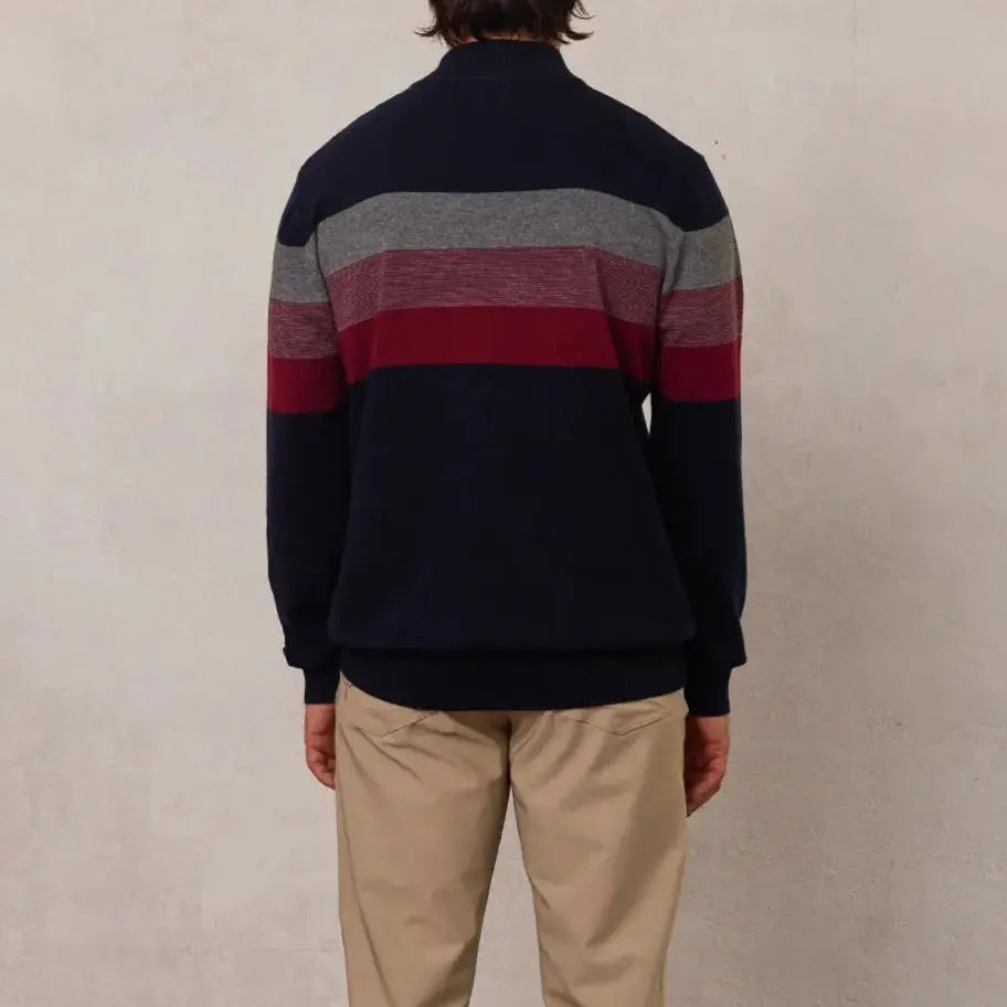 Exquisiter Pullover mit hohem Kragen