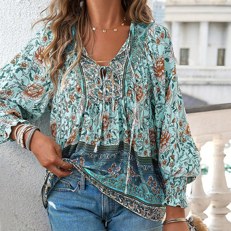 Leyla bedrucktes Langarmshirt mit V-Ausschnitt