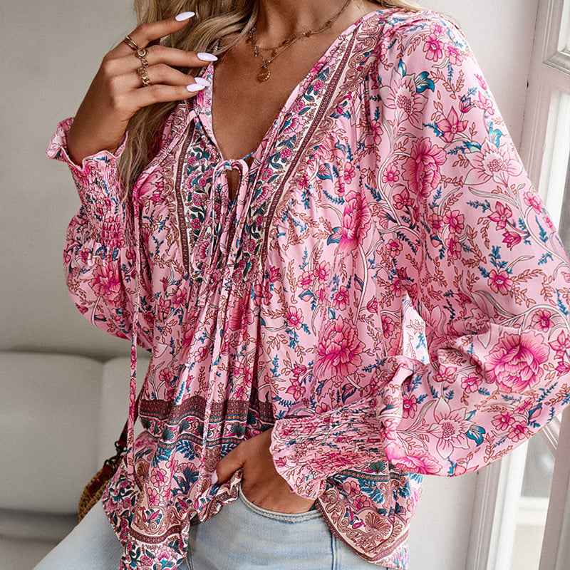 Leyla bedrucktes Langarmshirt mit V-Ausschnitt