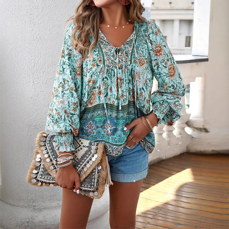 Leyla bedrucktes Langarmshirt mit V-Ausschnitt