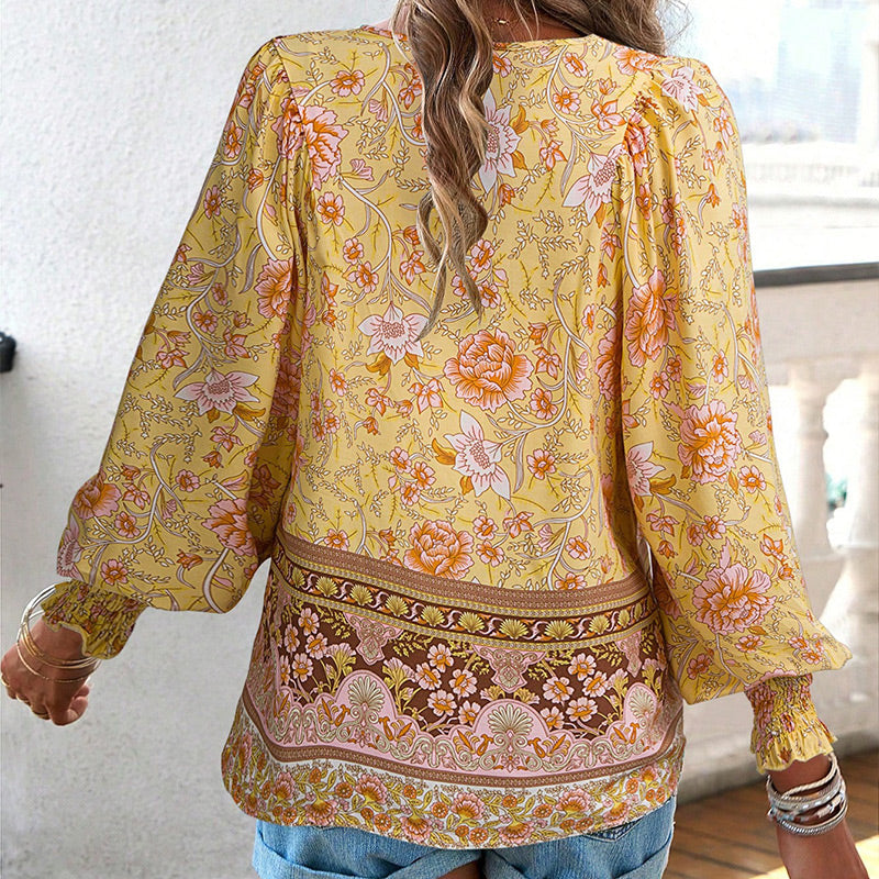 Leyla bedrucktes Langarmshirt mit V-Ausschnitt