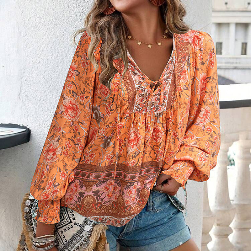Leyla bedrucktes Langarmshirt mit V-Ausschnitt