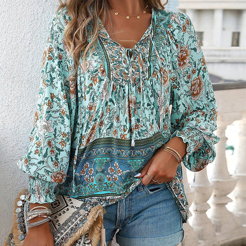 Leyla bedrucktes Langarmshirt mit V-Ausschnitt