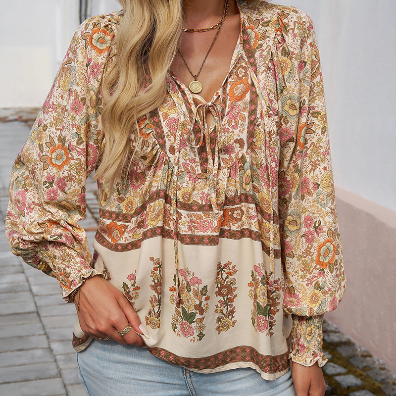 Leyla bedrucktes Langarmshirt mit V-Ausschnitt